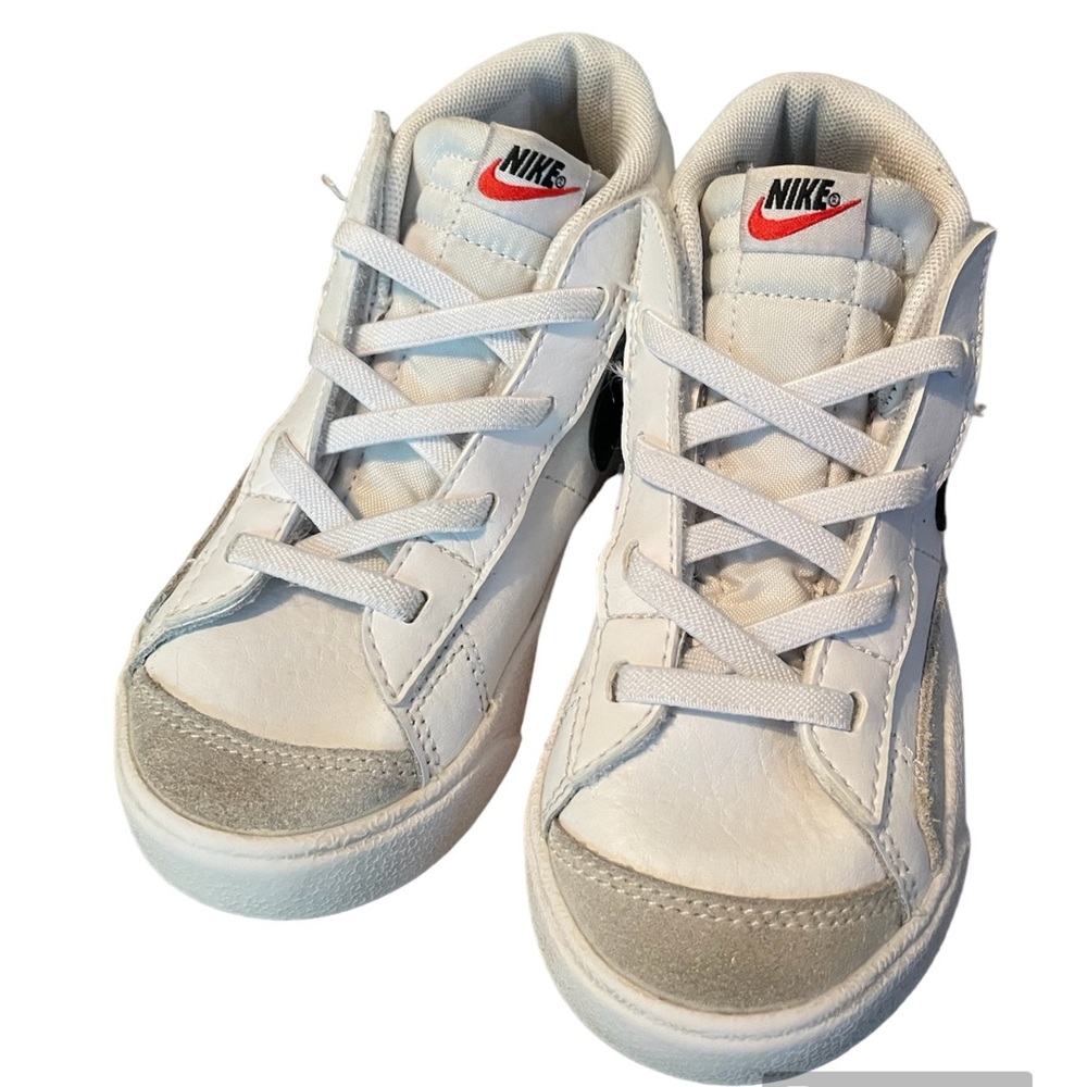 Children’s Nike high top blazers size 10C. Velcro closure.